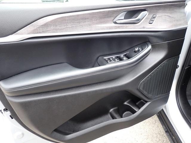 used 2024 Jeep Grand Cherokee car, priced at $36,870