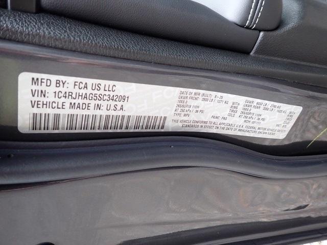 new 2025 Jeep Grand Cherokee car, priced at $38,601