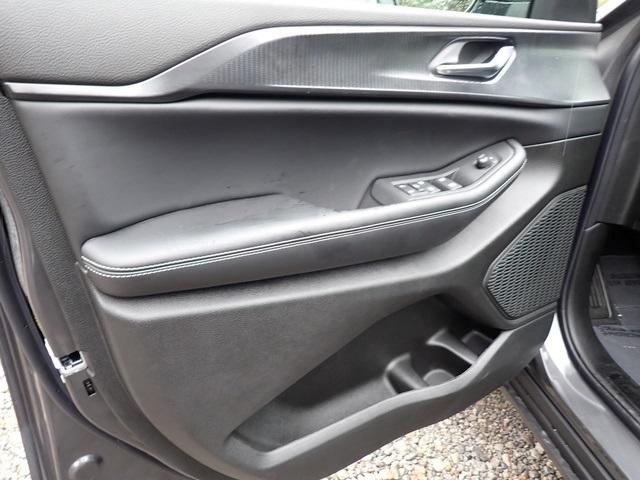 new 2025 Jeep Grand Cherokee car, priced at $38,601