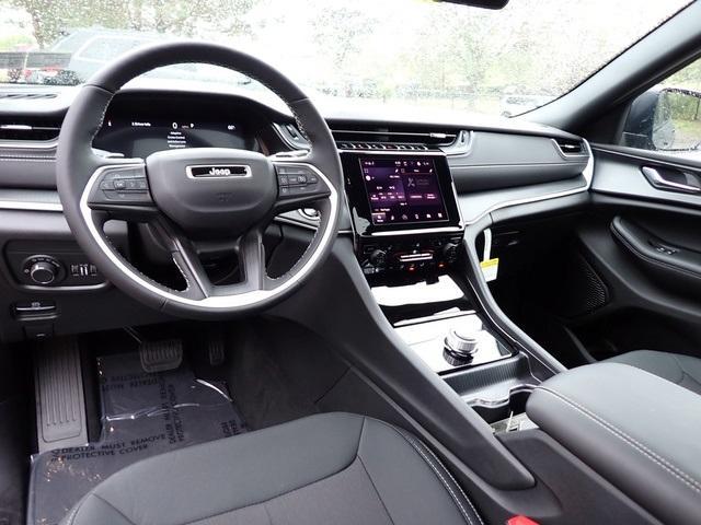 new 2025 Jeep Grand Cherokee car, priced at $38,601