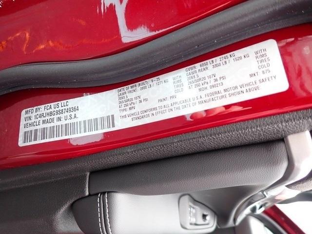 new 2025 Jeep Grand Cherokee car, priced at $45,671