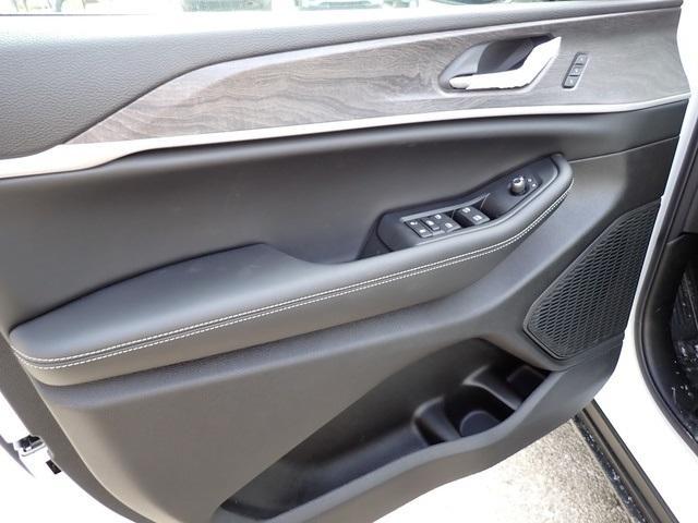 new 2025 Jeep Grand Cherokee L car, priced at $39,338