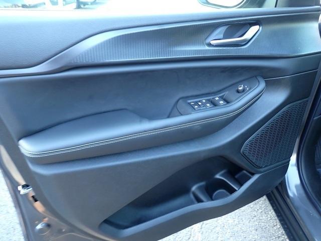 new 2025 Jeep Grand Cherokee car, priced at $37,001