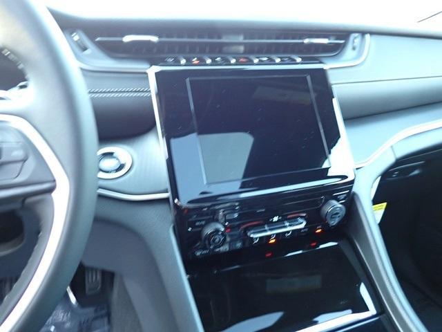 new 2025 Jeep Grand Cherokee car, priced at $37,001