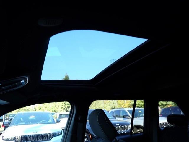 new 2025 Jeep Grand Cherokee car, priced at $37,001