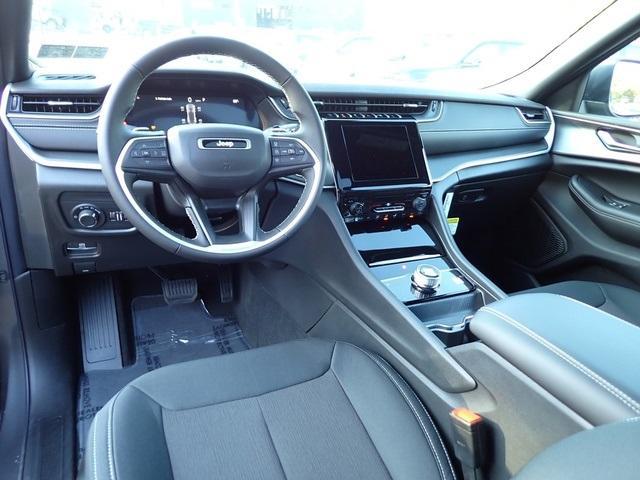 new 2025 Jeep Grand Cherokee car, priced at $37,001