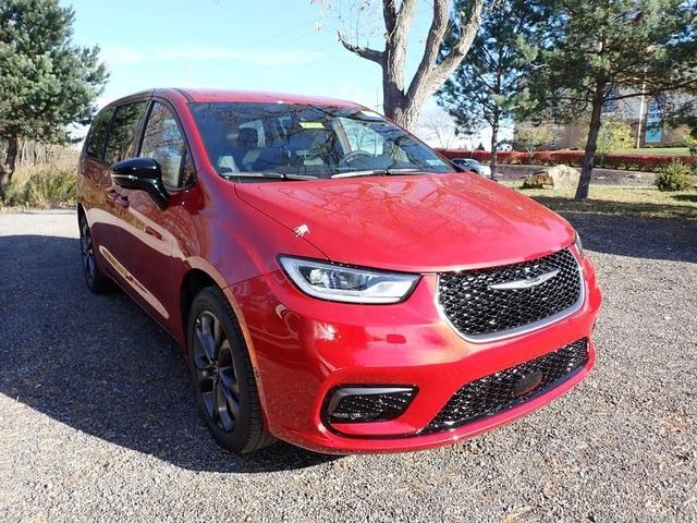 new 2026 Chrysler Pacifica car, priced at $46,523