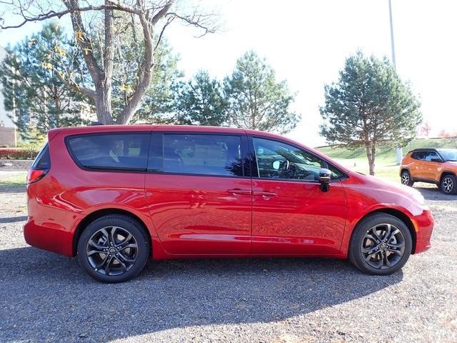 new 2026 Chrysler Pacifica car, priced at $46,523