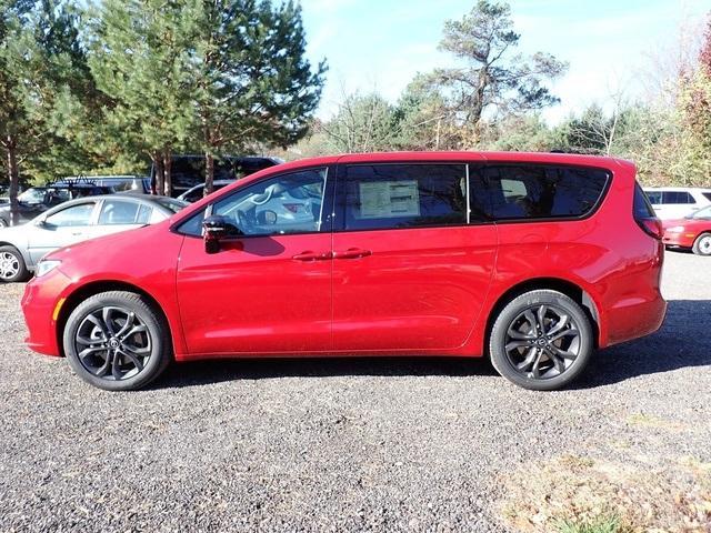 new 2026 Chrysler Pacifica car, priced at $46,523