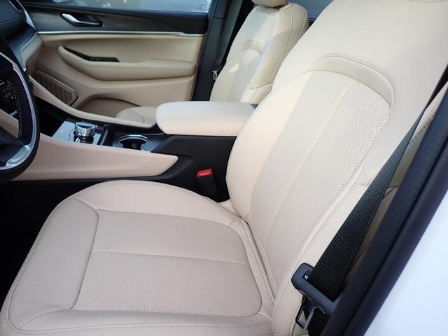 new 2025 Jeep Grand Cherokee car, priced at $47,578