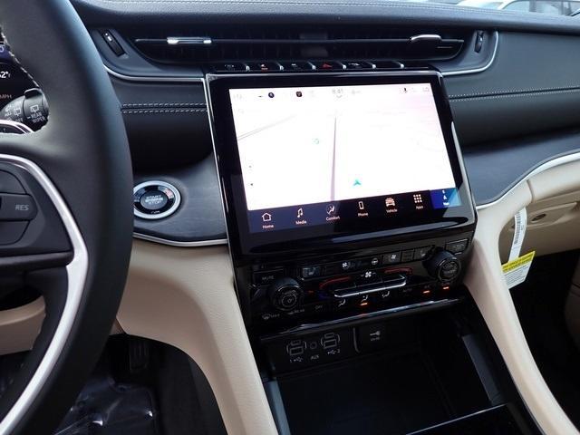 new 2025 Jeep Grand Cherokee car, priced at $47,578