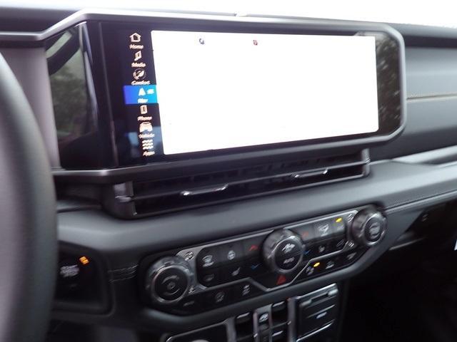 new 2025 Jeep Gladiator car, priced at $48,386