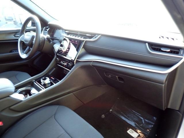 new 2025 Jeep Grand Cherokee car, priced at $37,125