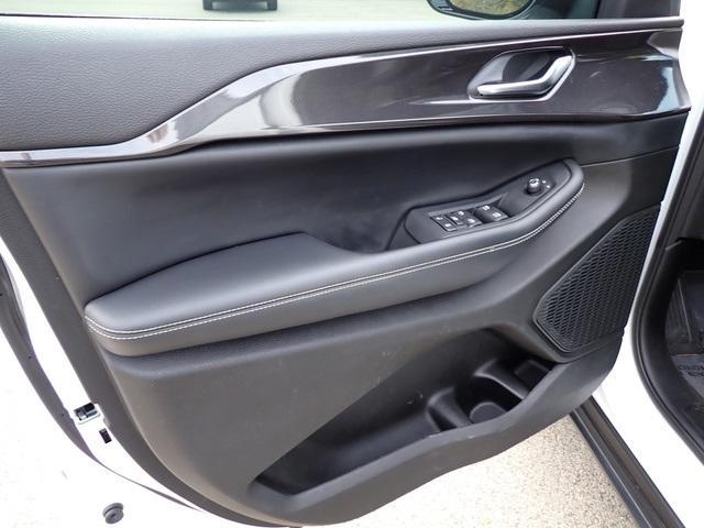 used 2023 Jeep Grand Cherokee car, priced at $28,886