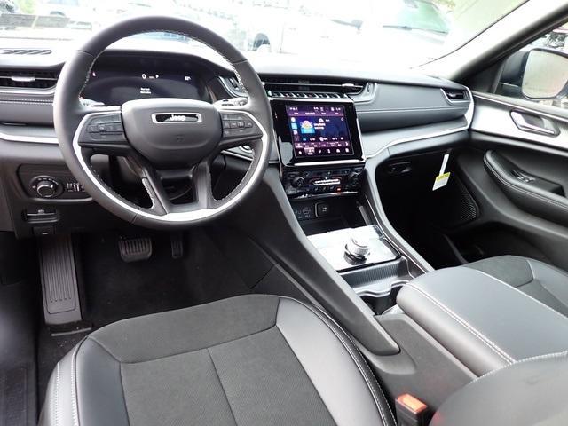 new 2025 Jeep Grand Cherokee car, priced at $43,837