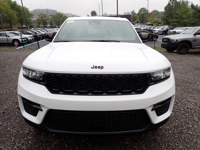 new 2025 Jeep Grand Cherokee car, priced at $45,135