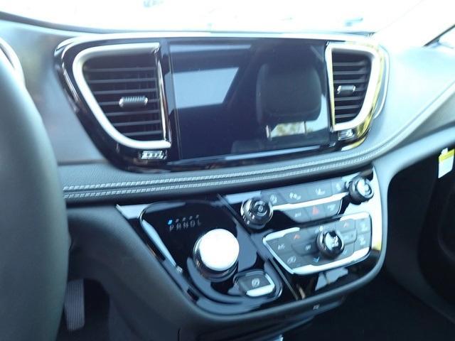 new 2026 Chrysler Pacifica car, priced at $43,604