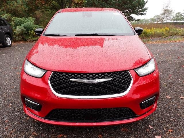 new 2026 Chrysler Pacifica car, priced at $44,746