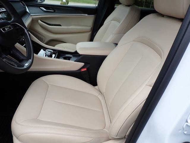 used 2024 Jeep Grand Cherokee car, priced at $38,129