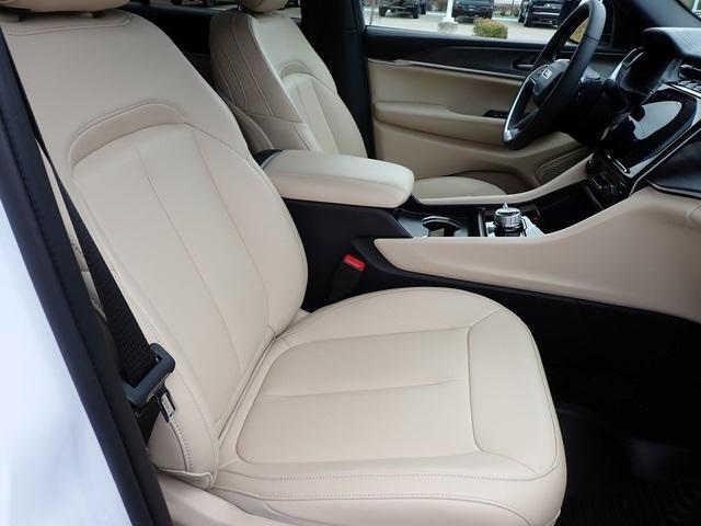 used 2024 Jeep Grand Cherokee car, priced at $38,129