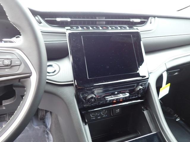 new 2025 Jeep Grand Cherokee car, priced at $34,688