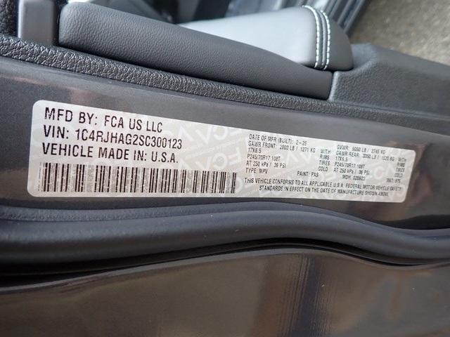 new 2025 Jeep Grand Cherokee car, priced at $34,688