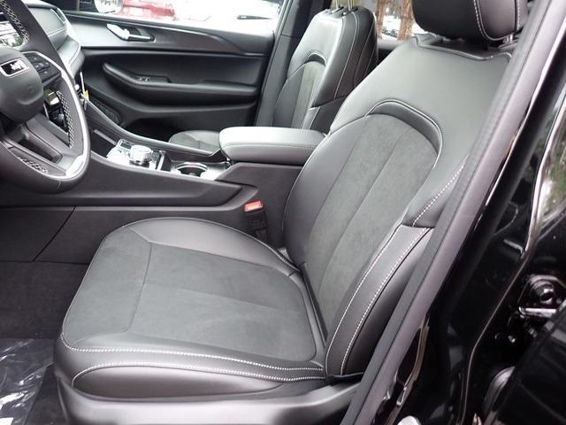 new 2025 Jeep Grand Cherokee car, priced at $43,837