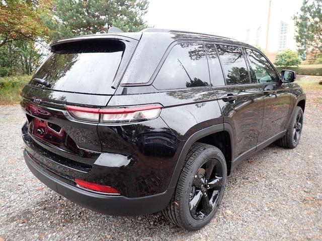 new 2025 Jeep Grand Cherokee car, priced at $43,837