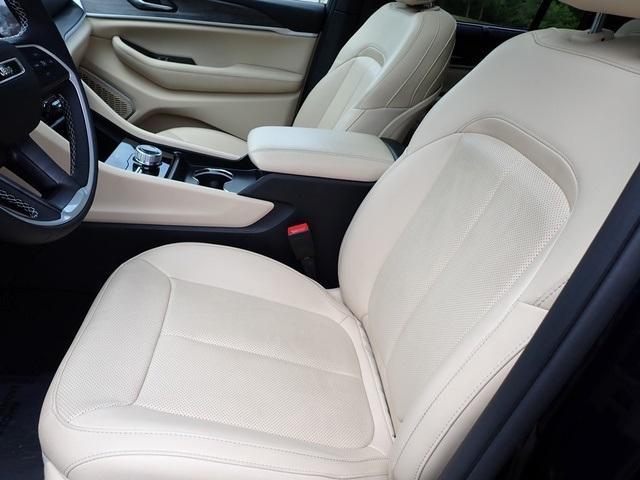 used 2024 Jeep Grand Cherokee car, priced at $35,162