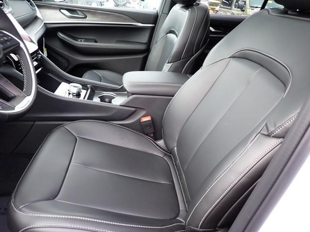 new 2025 Jeep Grand Cherokee car, priced at $47,317