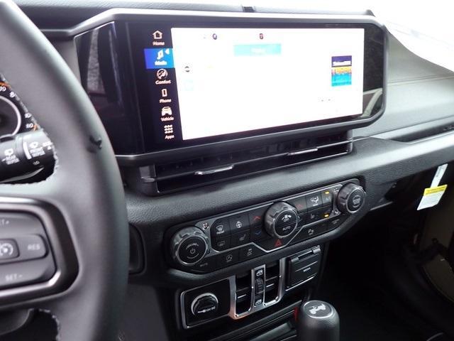 new 2025 Jeep Wrangler car, priced at $49,728