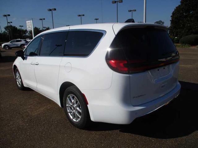 new 2025 Chrysler Pacifica car, priced at $43,769