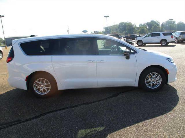 new 2025 Chrysler Pacifica car, priced at $43,769