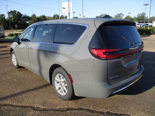 new 2025 Chrysler Pacifica car, priced at $44,215