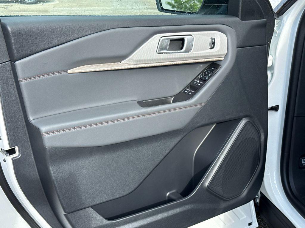 new 2025 Ford Explorer car, priced at $40,158