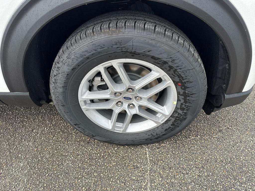 new 2025 Ford Explorer car, priced at $40,158