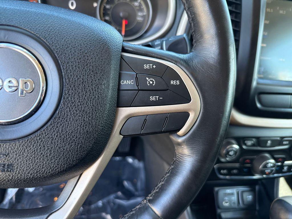 used 2016 Jeep Cherokee car, priced at $12,901