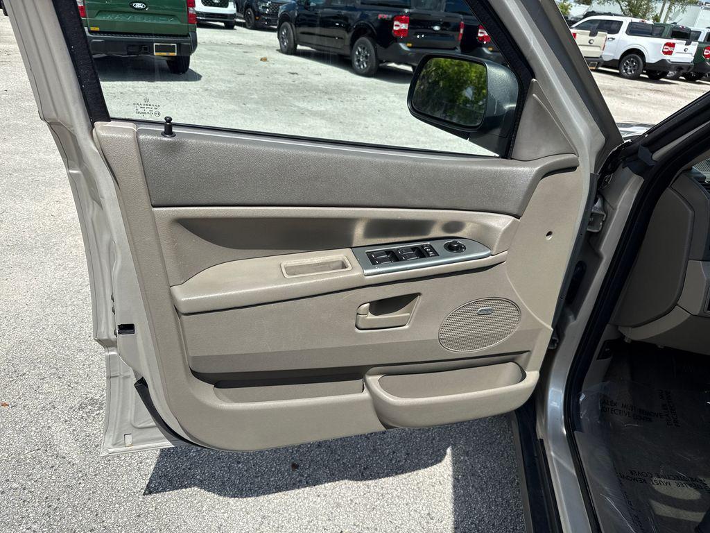 used 2007 Jeep Grand Cherokee car, priced at $6,500