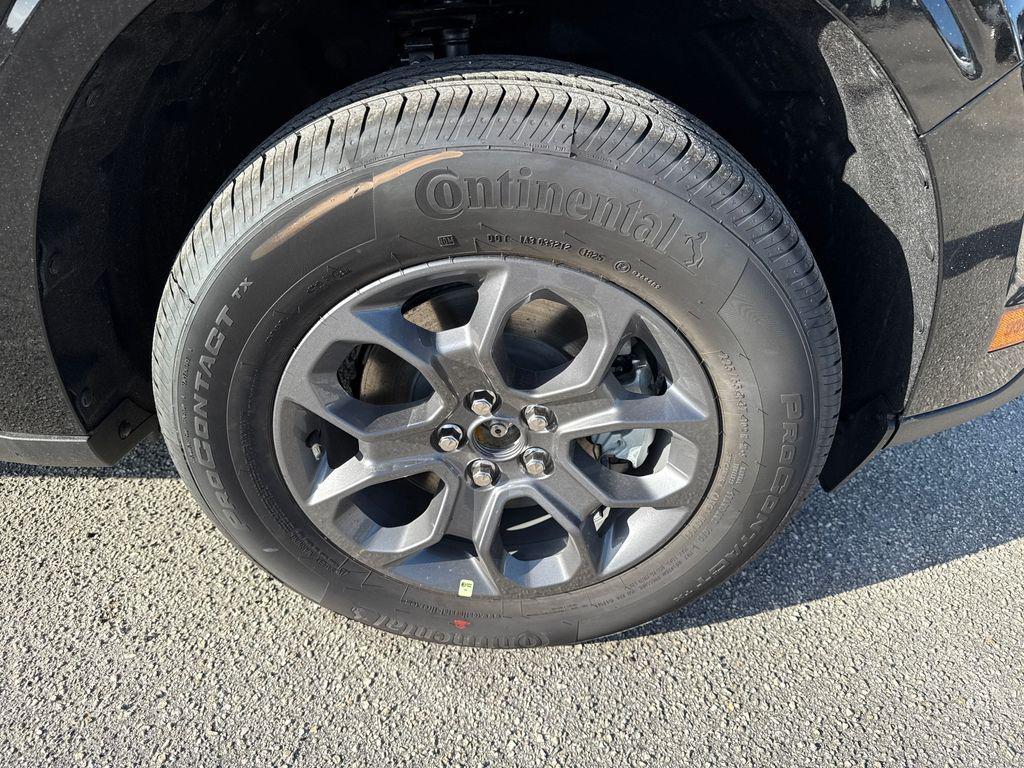 new 2025 Ford Maverick car, priced at $33,010