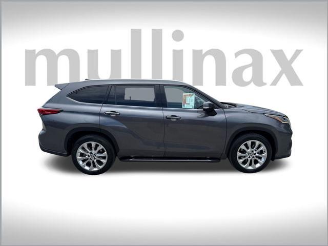 used 2023 Toyota Highlander car, priced at $28,900