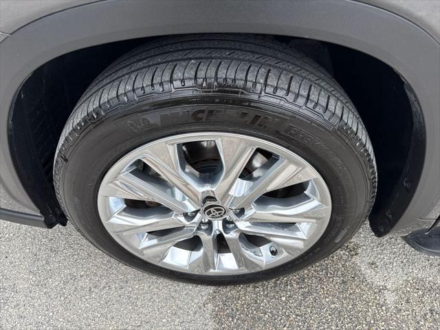 used 2023 Toyota Highlander car, priced at $28,900