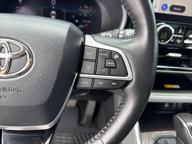 used 2023 Toyota Highlander car, priced at $28,900