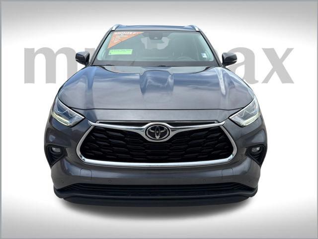 used 2023 Toyota Highlander car, priced at $28,900