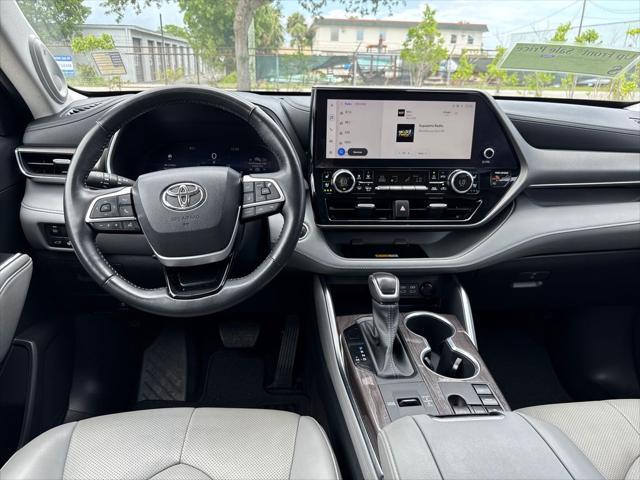 used 2023 Toyota Highlander car, priced at $28,900