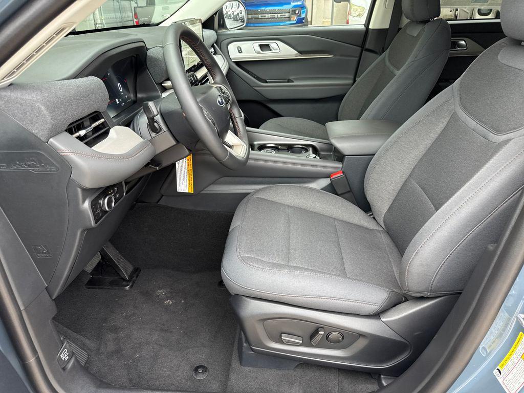 new 2025 Ford Explorer car, priced at $39,876