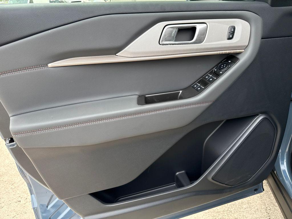 new 2025 Ford Explorer car, priced at $39,876
