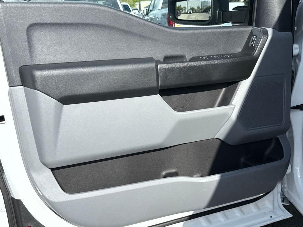 new 2025 Ford F-350 car