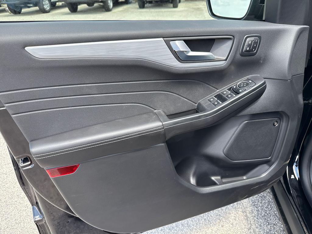 new 2025 Ford Escape PHEV car, priced at $35,224