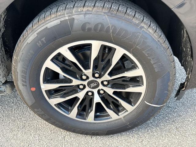 new 2025 Ford Expedition car, priced at $75,715