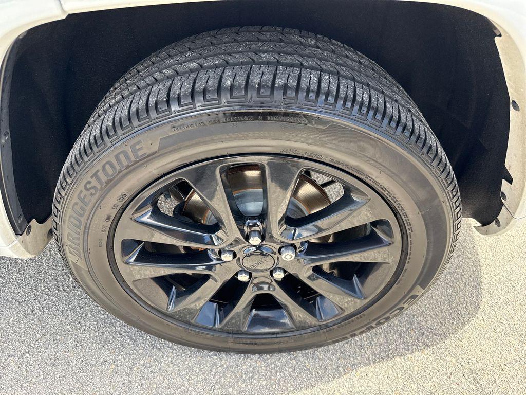 used 2017 Jeep Grand Cherokee car, priced at $13,900